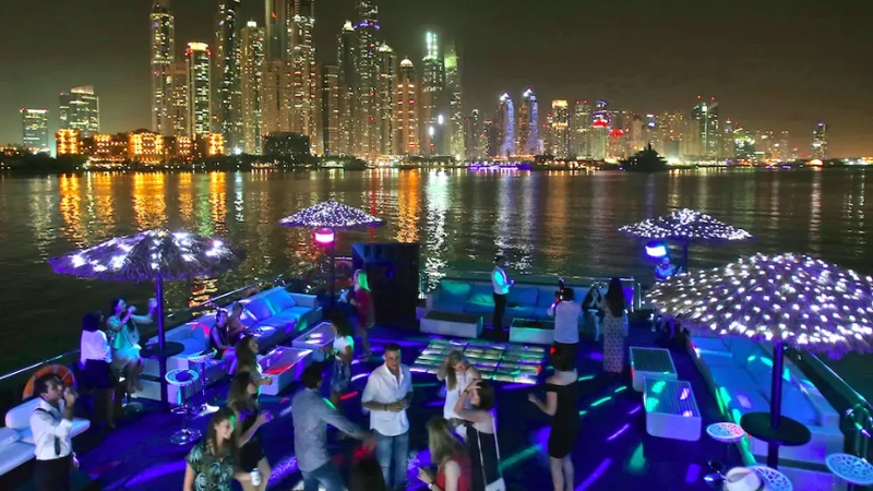 what is the best time for the yacht party in Dubai