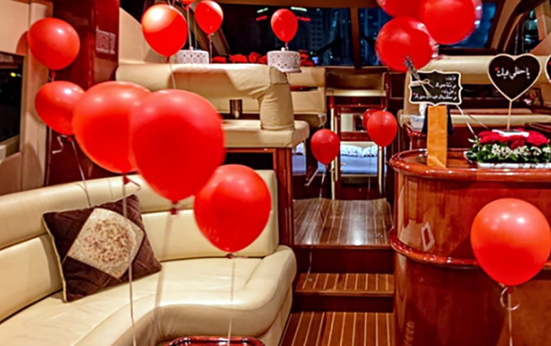 Choose the Yacht Party Theme in Dubai