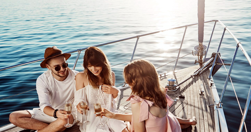 Booking Process of Renting a Luxury Yacht in Dubai