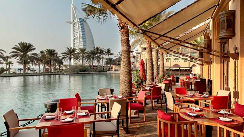 Outdoor dining in Dubai